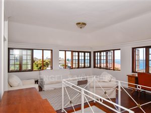 2 Bed Apartment in Kalk Bay