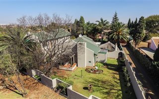 6 Bedroom House in Zwartkop