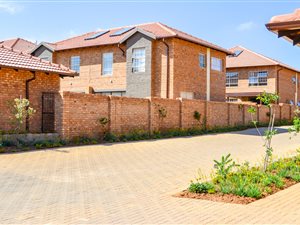 4 Bed Townhouse in Oukraal Estate