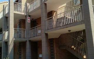 2 Bedroom Townhouse in Die Hoewes
