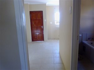 2 Bed House in Clayville