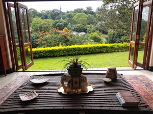 6 Bed House in Woodside