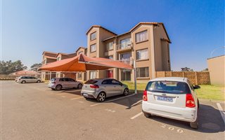 2 Bedroom Apartment in Westdene