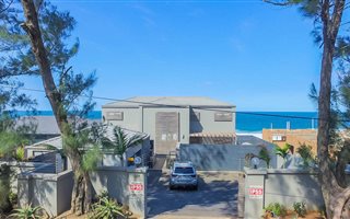 4 Bedroom House in Sheffield Beach