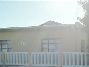 3 Bed House in Hex Park