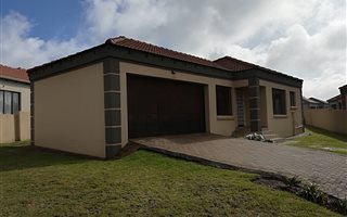3 Bedroom Townhouse in Jackaroo Park