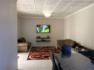 3 Bed House in Shallcross