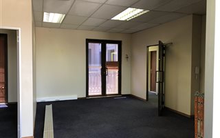 93 m² Commercial space in Irene