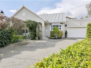 4 Bed House in Parel Vallei