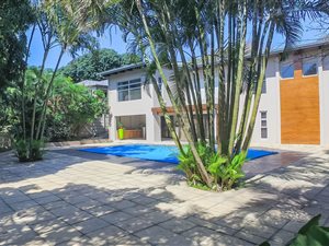 4 Bed House in Salt Rock