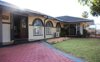 5 Bedroom House in Nirvana
