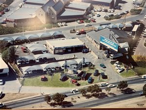 700 m² Industrial space in Strydompark