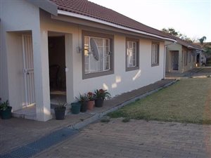 3 Bed Townhouse in Lydenburg
