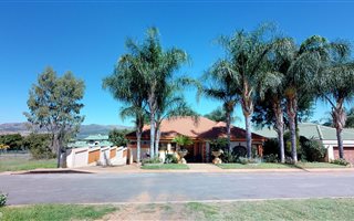 3 Bedroom House in Kosmos Ridge