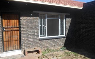 2 Bedroom House in Rensburg