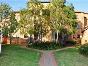 2 Bed Townhouse in Die Hoewes