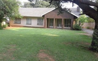 4 Bedroom House in Kew