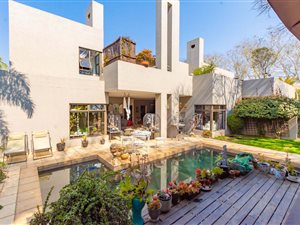 4 Bed House in Cedar Lakes