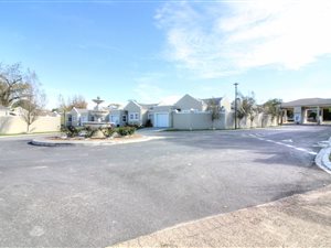 3 Bed Duplex in De Zoete Inval