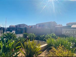 2 Bed Apartment in Honeydew Manor