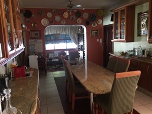 7 Bed House in Cyrildene