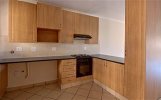 3 Bedroom Apartment in Hazeldean (Silverlakes Surroundings)