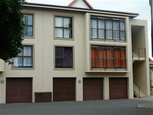 2 Bed Apartment in Illovo Beach