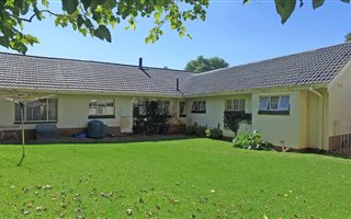 4 Bedroom Townhouse in Linden