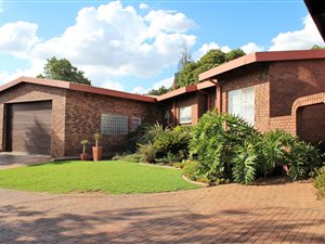 6 Bed House in Mulbarton