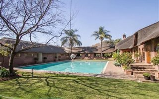 12 Bedroom House in Knopjeslaagte
