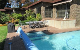 4 Bedroom House in Constantia Kloof