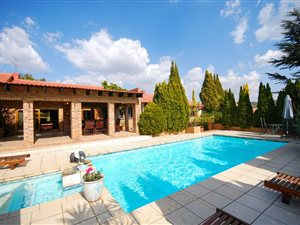 5 Bed House in North Riding AH