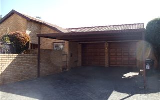3 Bedroom Townhouse in Willowbrook