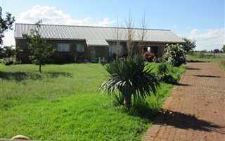 2.2 ha Farm in Mooilande