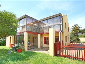 3 Bed House in Zwaanswyk