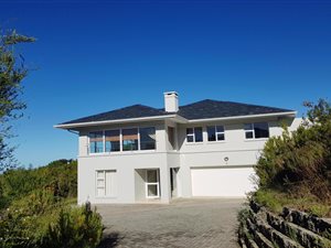 4 Bed House in Pezula Golf Estate