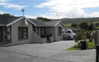 5 Bedroom House in Clarendon Marine