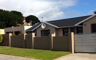 5 Bedroom House in Seaview