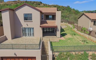 4 Bedroom House in Roodekrans