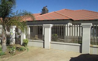 4 Bedroom House in Minnebron