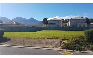 400 m² Land available in Sir Lowrys Pass