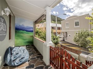 2 Bed Apartment in Kalk Bay