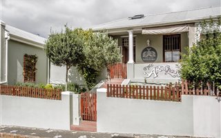 2 Bedroom Apartment in Kalk Bay