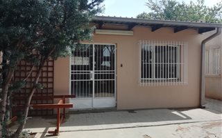 1 Bedroom Garden Cottage in Delville