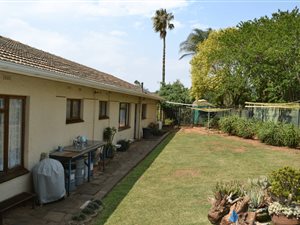 4 Bed House in Hayfields