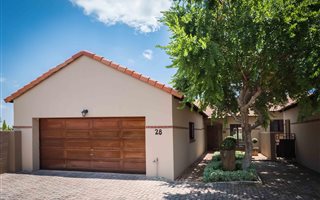 2 Bedroom Simplex in Moreleta Park