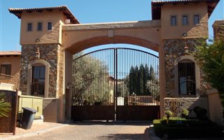 3 Bedroom House in Val de Grace