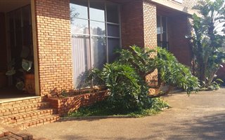 90 m² Office Space in Eldoraigne