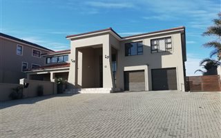 5 Bedroom House in Amandelsig