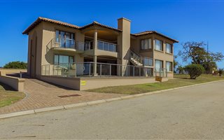 5 Bedroom House in The Hill Estate
